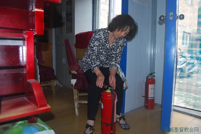 晋城市基督教两会到各县重点堂点检查安全 晋城市基督教两会到各县重点堂点检查安全